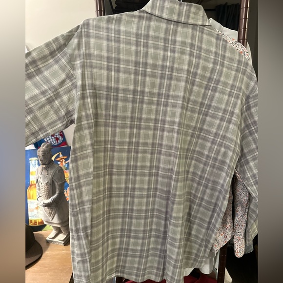 Prettylittlething button down dress shirt, 10/10 condition nothing wrong - Picture 3 of 3